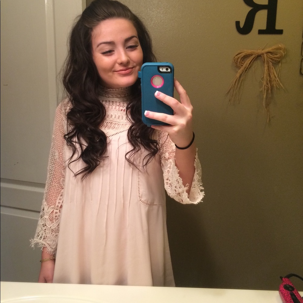 Suuuper cute dress for sale 🌸 Make an offer!